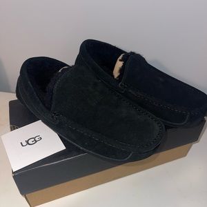 BRAND NEW UGG ASCOT SLIPPERS